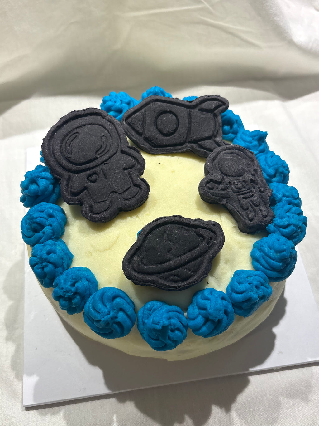 Customised Dog Cake  (Medium/Large)